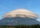 Giải mã hiện tượng đám mây kỳ lạ hình đĩa bay bao quanh đỉnh núi Bà Đen