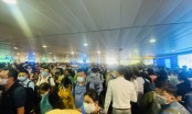 'Choáng' với cảnh hàng ngàn hành khách xếp hàng chờ soi chiếu, sân bay Tân Sơn Nhất ùn tắc vì quá đông