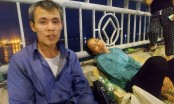 Xót xa cặp vợ chồng già quê Nghệ An ngồi chờ xác con trai nhảy cầu nổi lên vì không có tiền thuê người trục vớt thi thể