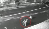 Clip: Người phụ nữ bị thanh niên dùng dao cứa cổ cướp điện thoại tại Biên Hòa