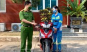 Chị lao công bị cướp trong đêm được Công an Hà Nội tặng xe máy mới