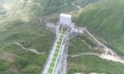 Clip: Du khách phát hiện nứt vỡ tại cầu kính Lai Châu cao nhất Việt Nam