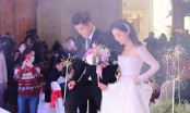 Vợ Đức Chinh gây sốt vì hành động “lạ” với mẹ chồng trong đám cưới