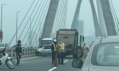 Clip cận cảnh vụ tai nạn xảy ra trên cầu Nhật Tân, ô tô quay mặt vào thành cầu
