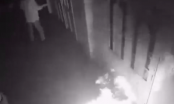 Clip: Gã đàn ông phóng hoả đốt nhà khiến người phụ nữ gào khóc trong đêm