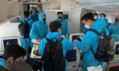 Vừa xuống sân bay, hậu vệ tuyển Việt Nam “buồn thiu” vì điện thoại thất lạc ở UAE đã bị kẻ gian phá khóa