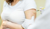Rộ tin ngực phụ nữ to hơn sau khi tiêm vắc xin Covid-19: Các chuyên gia giải thích nguyên nhân