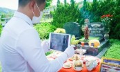Dịch Covid-19, người Hà Nội cúng Vu Lan online, viếng mộ qua video call