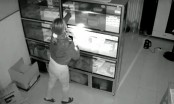 Video: Nữ trạm trưởng lén lấy thuốc trong tủ ở trạm y tế mang đi bán gây phẫn nộ