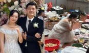 Ngày cưới đã rất mệt, vợ Đức Chinh mặc váy cô dâu “ngán ngẩm” nhìn đống bát sau khi tiệc tàn