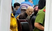 Xôn xao hình ảnh “thầy ông nội” Lê Tùng Vân đi làm CCCD gắn chip dù đang bị cấm đi khỏi nơi cư trú