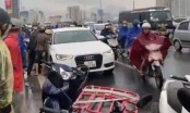 Biến căng cầu Nhật Tân: Thanh niên đi xe Audi nhảy cầu tự tử