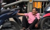Hình ảnh Thương Tín ngồi thất thần trên vệ đường gây xôn xao mạng xã hội