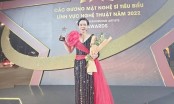 Vừa được vinh danh là nghệ sĩ tiêu biểu, Việt Hương liền bị anti 'cà khịa' chuyện từ thiện