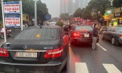 Vụ xế sang Mercedes chặn đầu “chị em song sinh” trùng cả biển số trên đường Hà Nội: Công an vào cuộc xác minh
