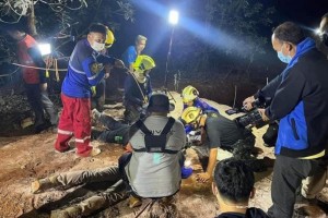 Thái Lan: Giải cứu bé gái 19 tháng tuổi rơi xuống giếng sâu 15m
