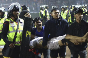 Thảm kịch thể thao làm 125 người chết - Tổng thống Indonesia yêu cầu đình chỉ tất cả các trận đấu khác để điều tra