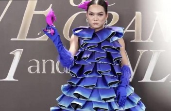 Tiktoker Phạm Thoại diện bộ đồ cực chất tại thảm đỏ Miss Grand Việt Nam 2022
