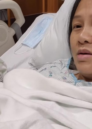 Youtuber Vinh Nguyễn 'review' quá trình làm mẹ ngay tại phòng mổ