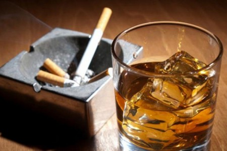 Từ 1/6, quảng cáo thuốc lá, rượu có nồng độ cồn trên 15 độ sẽ bị phạt tới 70 triệu đồng