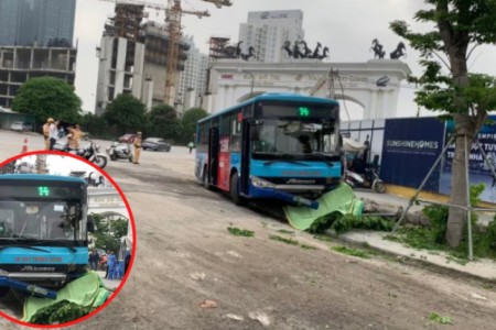 Xe buýt Hà Nội lao lên vỉa hè đâm trúng người đi bộ, nạn nhân tử vong tại chỗ