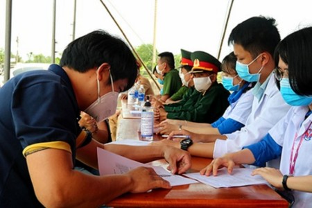 Người tạm trú, tạm vắng khi trở lại Hà Nội sau kỳ nghỉ lễ 30/4 phải tiến hành khai báo y tế