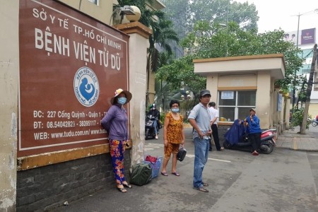 Xét nghiệm COVID-19 khẩn cấp đối với 40 y, bác sĩ Bệnh viện Từ Dũ do tiếp xúc với hai người vượt biên trái phép từ Campuchia