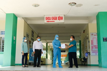 Tin mừng: Bệnh nhân nhiễm COVID-19 đầu tiên tại Đà Nẵng xuất viện sau 18 ngày điều trị