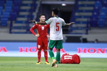 Đã có kết quả về chấn thương của tiền vệ Tuấn Anh sau pha va chạm nguy hiểm với cầu thủ Indonesia