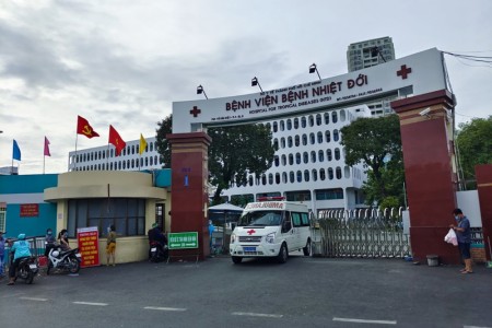 Bệnh viện Bệnh Nhiệt đới TP.HCM tạm thời bị phong tỏa vì có 3 nhân viên dương tính nCoV