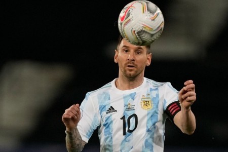  Khoảnh khắc rơi nước mắt đầy cảm động của Lionel Messi tại tứ kết Copa America 2021