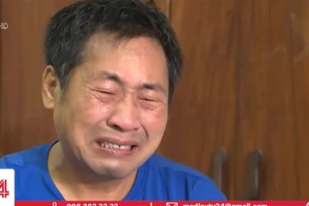 Người cha bật khóc trên truyền hình về chuyện mua điện thoại cho con: 'Tôi khóc do quá xúc động'