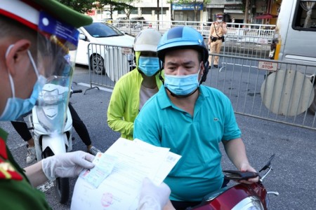 19 quận, huyện ở Hà Nội không phải kiểm tra giấy đi đường