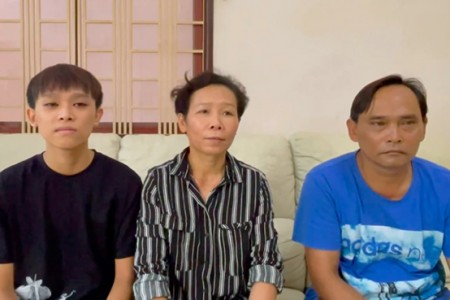 Bố mẹ ruột của Hồ Văn Cường làm gì và được trả bao nhiêu khi còn ở nhà ca sĩ Phi Nhung?