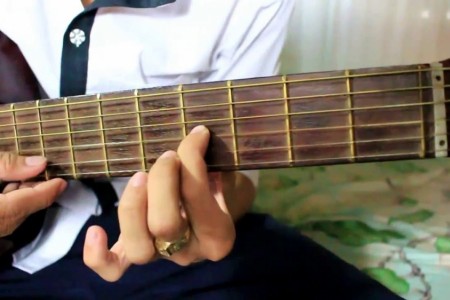 Cách lên dây đàn guitar chuẩn, đơn giản cho người mới chơi!