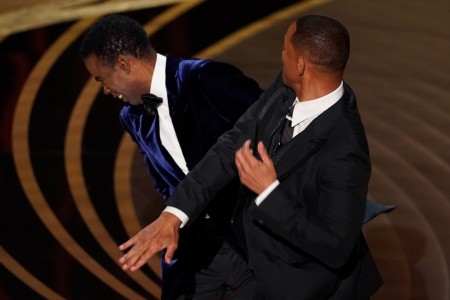 Clip: Will Smith đấm thẳng mặt MC Oscar vì dám giỡn với vợ anh