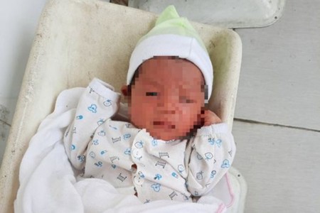Bình Dương: Phát hiện bé sơ sinh 10 ngày tuổi bị bỏ rơi bên đường