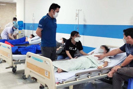 Điều tra nguyên nhân khiến một học sinh tử vong và hơn 200 em khác ở Nha Trang nhập viện vì ngộ độc thực phẩm