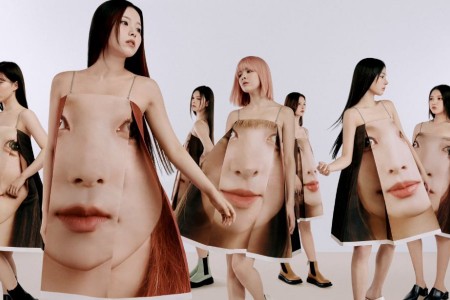 Nhóm nhạc nữ Hàn Quốc gây sốc khi mặc váy in hình khuôn mặt các thành viên