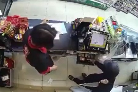 Hà Nội: Người đàn ông thực hiện cướp 4 cửa hàng tiện lợi trong 2 tiếng