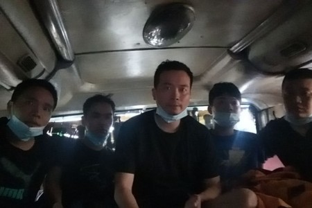 Phát hiện 5 người Trung Quốc nhập cảnh trái phép, ẩn nấp trên xe khách có biển số Bắc Giang