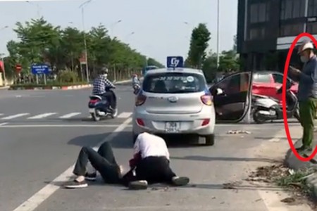 Hà Nội: Cán bộ công an bị kỷ luật vì đứng nhìn tài xế taxi vật lộn với tên cướp