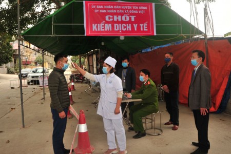 Bắc Giang: Nhóm thanh niên đấm cán bộ chốt kiểm dịch COVID-19, vượt rào vào khu vực bị phong toả
