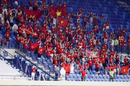 Báo Trung Quốc ngạc nhiên bởi “cảnh tượng kỳ lạ” của CĐV Việt Nam tại vòng loại World Cup 2022