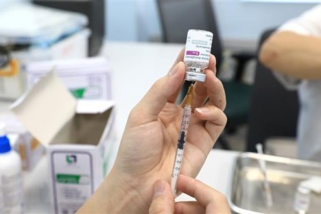 Vì sao cần tiêm vaccine Covid-19 cho 70% dân số?