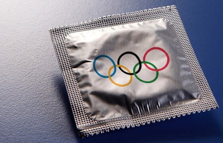 Olympic Tokyo 2020: Cấm “chuyện ấy” nhưng lại phát 160.000 bao cao su cho VĐV tham dự