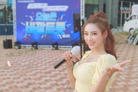 Netizen nhanh chóng “điểm mặt chỉ tên” nữ ca sĩ bán dâm cho fan giá 600 triệu đồng