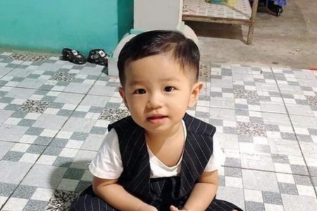 Bình Dương: Bé trai 2 tuổi mất tích khi chơi trước sân nhà, gia đình vẫn đang nỗ lực tìm kiếm