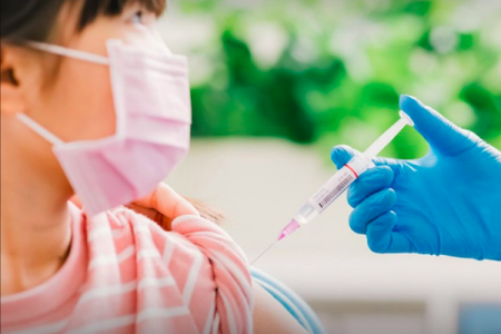 Hà Nội: Cán bộ y tế tiêm nhầm vaccine Covid-19 cho 18 trẻ em