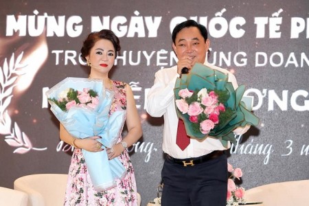Fan nữ liên tục khen ông Dũng 'lò vôi', CEO Phương Hằng lập tức khẳng định chủ quyền 'chồng chị'